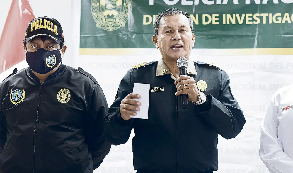 Con su firma. Ex comandante general Luis Vera Llerena. Foto: difusión