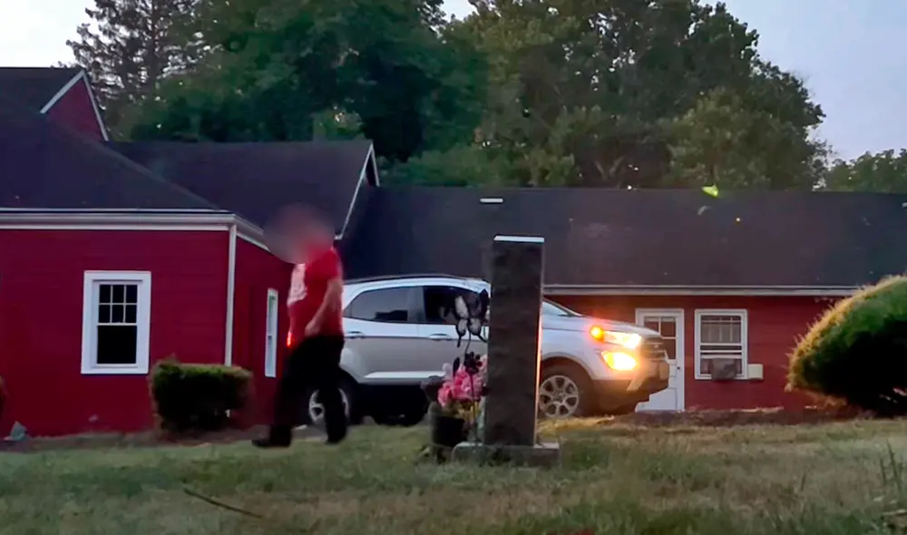 El desagradable suceso se repetía todas las mañanas, y llegó al punto que el hijo de Linda instaló una cámara oculta para descubrir al responsable.