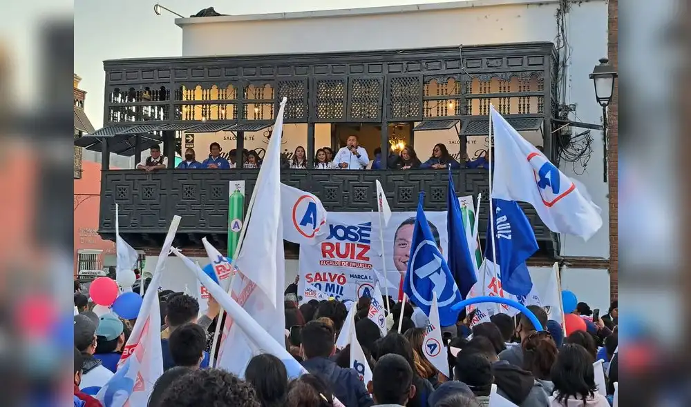José Ruiz cerró su campaña con un mitin en la plaza de Armas de Trujillo. Foto: H. Rodríguez/La República