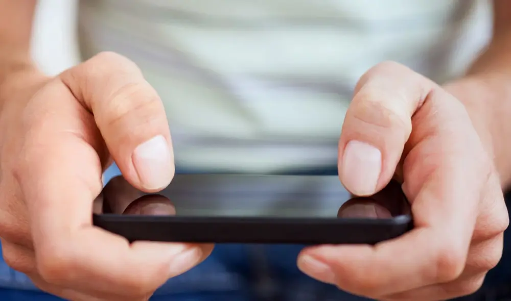 Una buena pantalla, gran autonomía, bastante espacio y suficiente RAM son los puntos que debes tener en cuenta antes de comprar un teléfono. Foto: Xataka