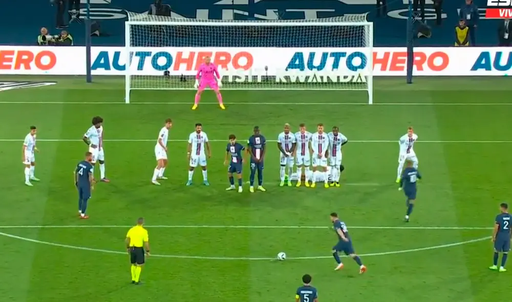 Lionel Messi dejó parado al arquero del Niza en su disparo. Foto: captura/ESPN Lionel Messi dejó parado al arquero del Niza en su disparo. Foto: captura/ESPN