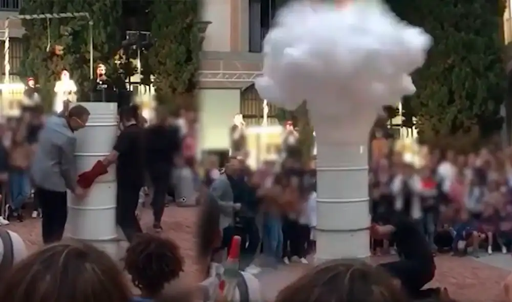 La alcaldesa de la localidad, Marta Madrenas, dijo a los medios locales que se ha descartado que exista un riesgo químico y espera una rápida recuperación de los heridos. Foto: Captura de video/The Sun.