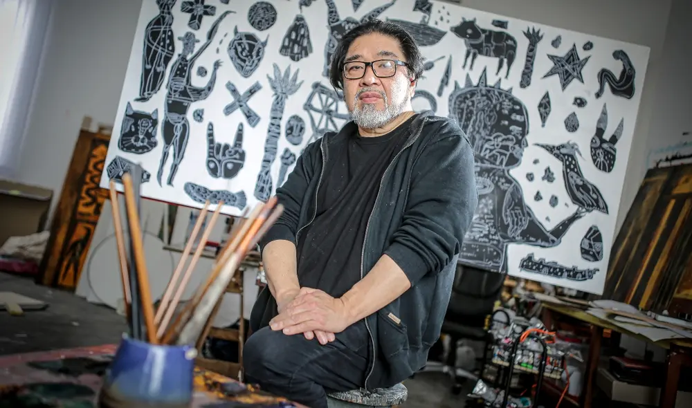 El pintor y narrador mudó su taller a su casa durante la pandemia. Foto: John Reyes/La República