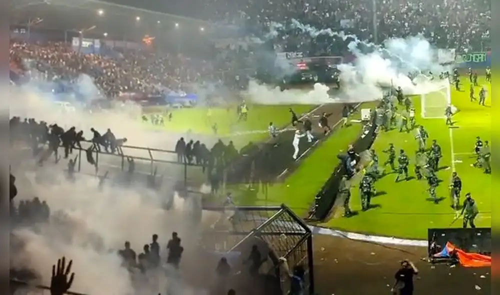 El jefe de la policía de Indonesia mencionó que hubo dos efectivos fallecidos. Foto: captura Twitter El jefe de la policía de Indonesia mencionó que hubo dos efectivos fallecidos. Foto: captura Twitter