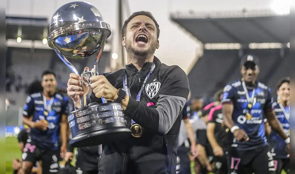 Martín Anselmi logró su primer título internacional al mando del primer equipo de Independiente del Valle. Foto: Conmebol Sudamericana