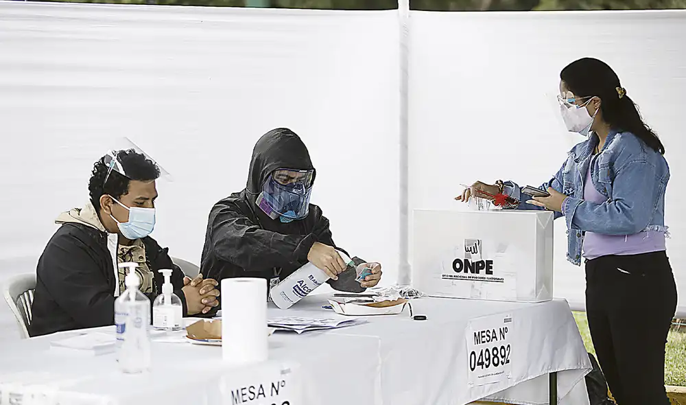 Según el padrón electoral, son 24.760.062 las personas habilitadas para acudir hoy a las urnas en todo el Perú. Foto: Antonio Melgarejo/La República