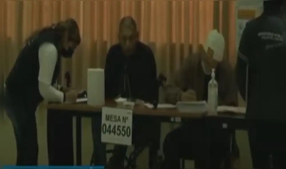 Un ciudadano con discapacidad se ofreció ser voluntario como miembro de mesa. Foto: captura RPP Un ciudadano con discapacidad se ofreció ser voluntario como miembro de mesa. Foto: captura RPP