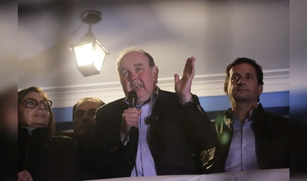 Rafael López Aliaga da su primer balconazo tras resultados de Ipsos a boca de urna Fotos: John Reyes/La República