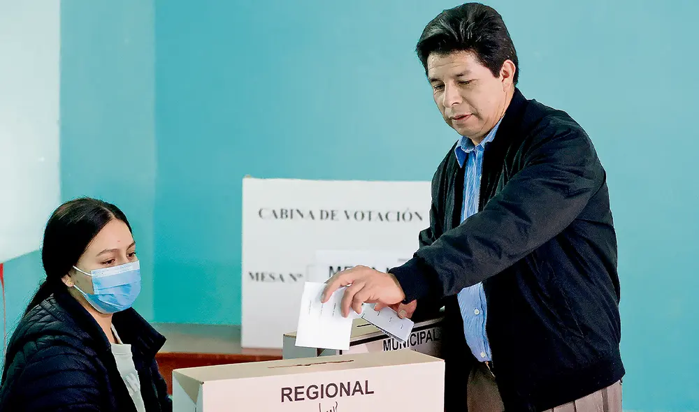 Mensaje. El presidente Pedro Castillo votó en Tacabamba, región Cajamarca. Desde ahí exhortó a los candidatos a que respeten los resultados electorales. Foto: Jhonel Rodríguez/ La República