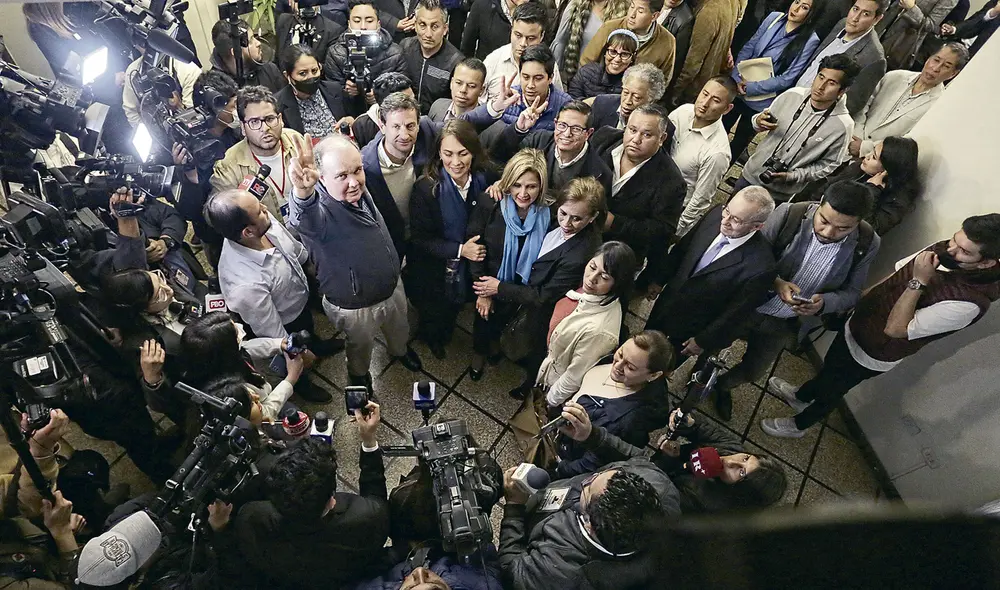 El dato. Ayer, cuando le preguntaron si se reunirá con el presidente Pedro Castillo, el nuevo alcalde de Lima, Rafael López Aliaga, volvió a pedir la renuncia del mandatario. Foto: Gerardo Marín/La República