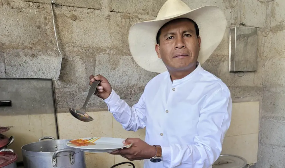 Cuadros repite el plato en La Joya. Esta vez postuló por Arequipa Avancemos. Foto: Facebook candidato