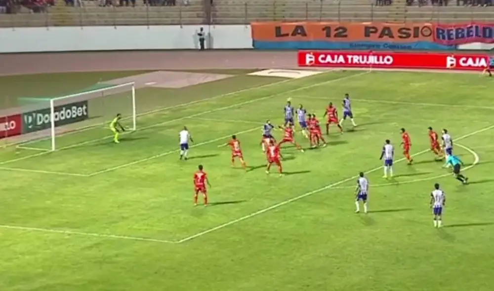 Los íntimos anotaron el empate a pocos minutos del final del primer tiempo. Foto: captura GolPerú