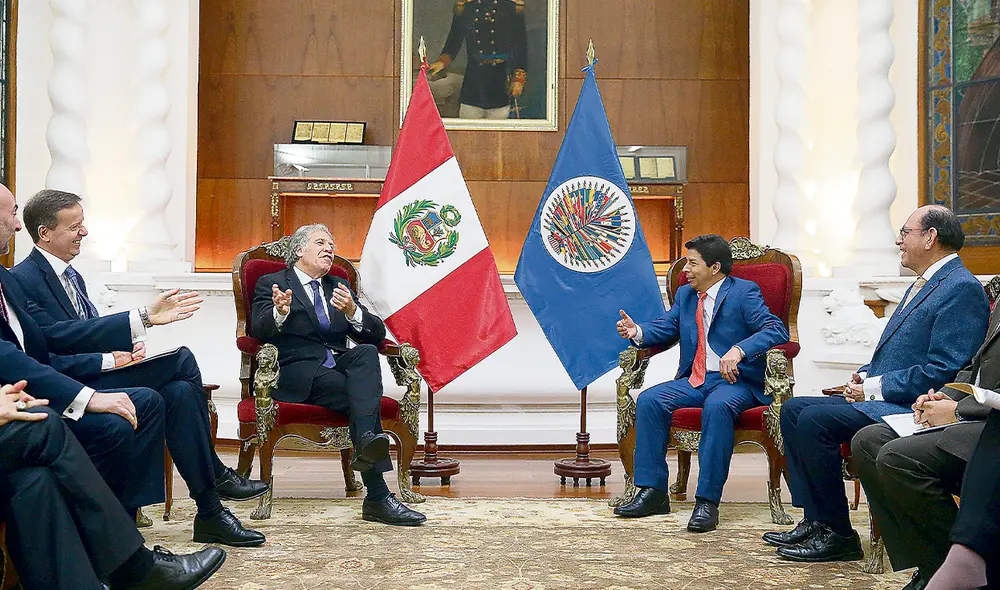 Visita. Pedro Castillo y Luis Almagro en Palacio. El secretario general de la OEA mencionó que la estabilidad democrática se logra con diálogo entre instituciones. Foto: difusión Visita. Pedro Castillo y Luis Almagro en Palacio. El secretario general de la OEA mencionó que la estabilidad democrática se logra con diálogo entre instituciones. Foto: difusión