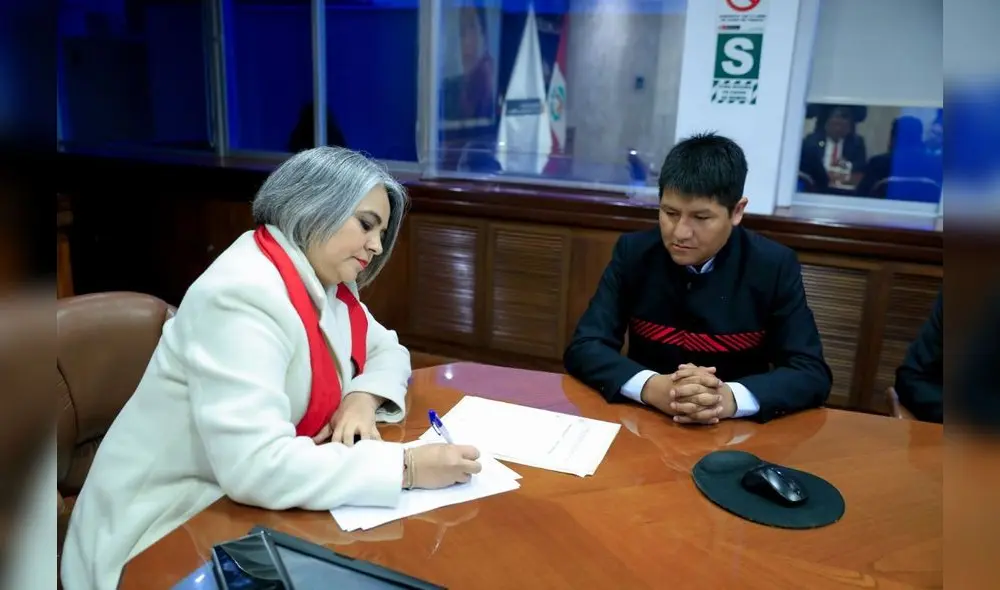 La suscripción de este acuerdo permitirá desarrollar acciones para que Puno y Juliaca cuenten con gas natural. Foto: Minem La suscripción de este acuerdo permitirá desarrollar acciones para que Puno y Juliaca cuenten con gas natural. Foto: Minem