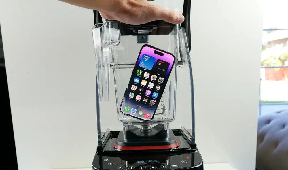 El iPhone 14 Pro terminó destruido, solo se salvó el módulo fotográfico. Foto: TechRax