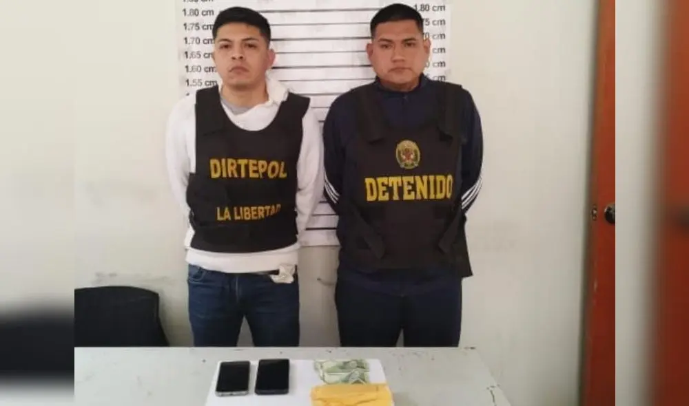 Se les encontró sobre manila con dinero usado como señuelo. Foto: PNP