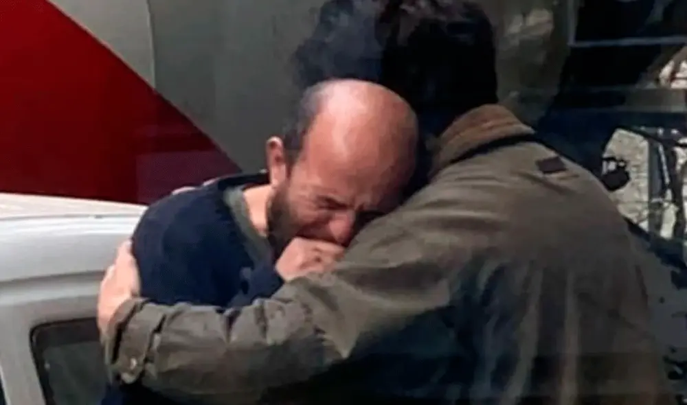 “El video puede concientizar para que nos ayudemos entre todos en estos tiempos tan difíciles”, declaró Marcos, el joven que abrazó al hombre que deambulaba en las calles de Argentina. Foto: Instagram / @unabrazodecoraz “El video puede concientizar para que nos ayudemos entre todos en estos tiempos tan difíciles”, declaró Marcos, el joven que abrazó al hombre que deambulaba en las calles de Argentina. Foto: Instagram / @unabrazodecoraz