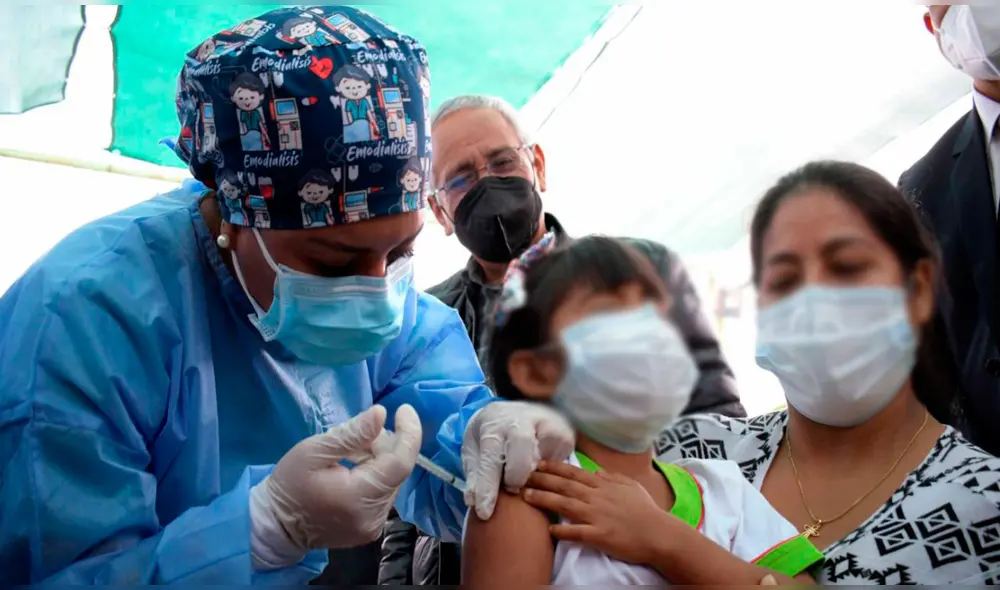 Autoridades lambayecanas y personal de salud dieron inicio a proceso de inmunización en niños. Foto: Geresa