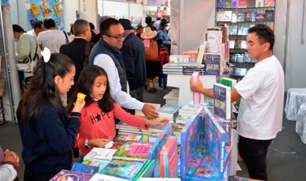La directora de ALAC anunció que la Feria del Libro seguirá innovando el próximo año. Foto: Felicaj