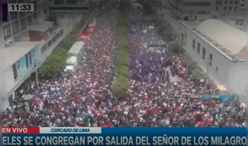 Miles de fieles se congregan en los exteriores de Las Nazarenas. Foto: captura Canal N