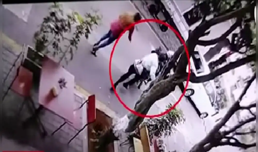 Serenos del distrito de Surco capturaron a un ladrón que minutos antes había robado el celular a una transeúnte. Foto Panamericana