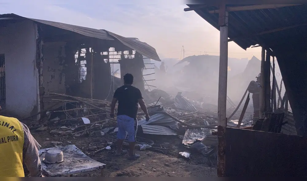 Las viviendas fueron arrasadas por las llamas en la provincia de Sullana. Foto: MPS Las viviendas fueron arrasadas por las llamas en la provincia de Sullana. Foto: MPS