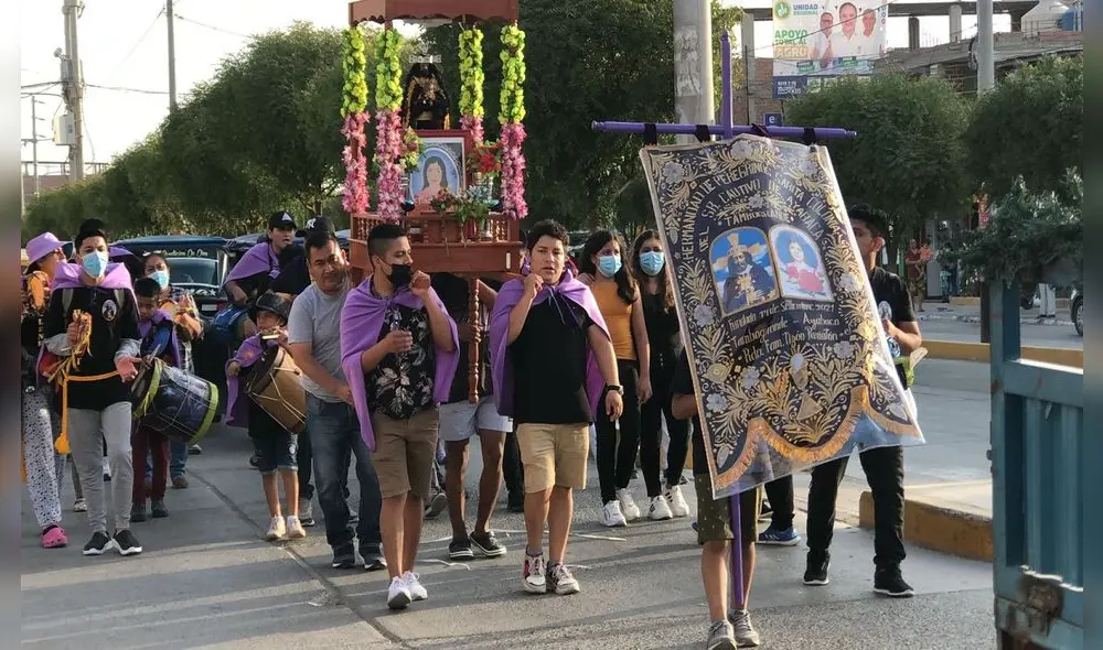 Peregrinos caminan varios kilómetros para visitar la imagen del Señor Cautivo de Ayabaca. Foto: Eder Alzamora.