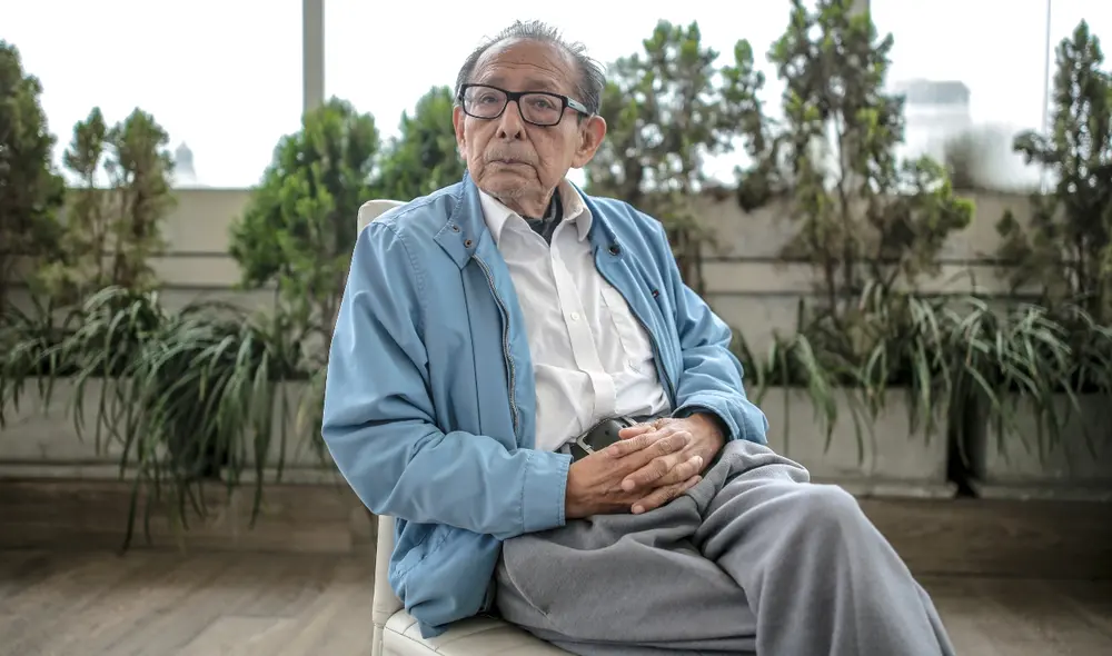 Ejemplo. Edmundo Cruz sigue atento a nuevas misiones periodísticas. Acaba de recibir un homenaje a su trayectoria que incluye varios sonados destapes investigativos. Foto: John Reyes.