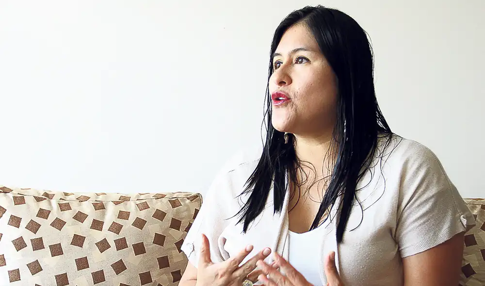 Carta. La abogada Beatriz Ramírez quiso dejar un mensaje el jueves: que las formas deben ser respetadas. Foto: Antonio Melgarejo/La República Carta. La abogada Beatriz Ramírez quiso dejar un mensaje el jueves: que las formas deben ser respetadas. Foto: Antonio Melgarejo/La República