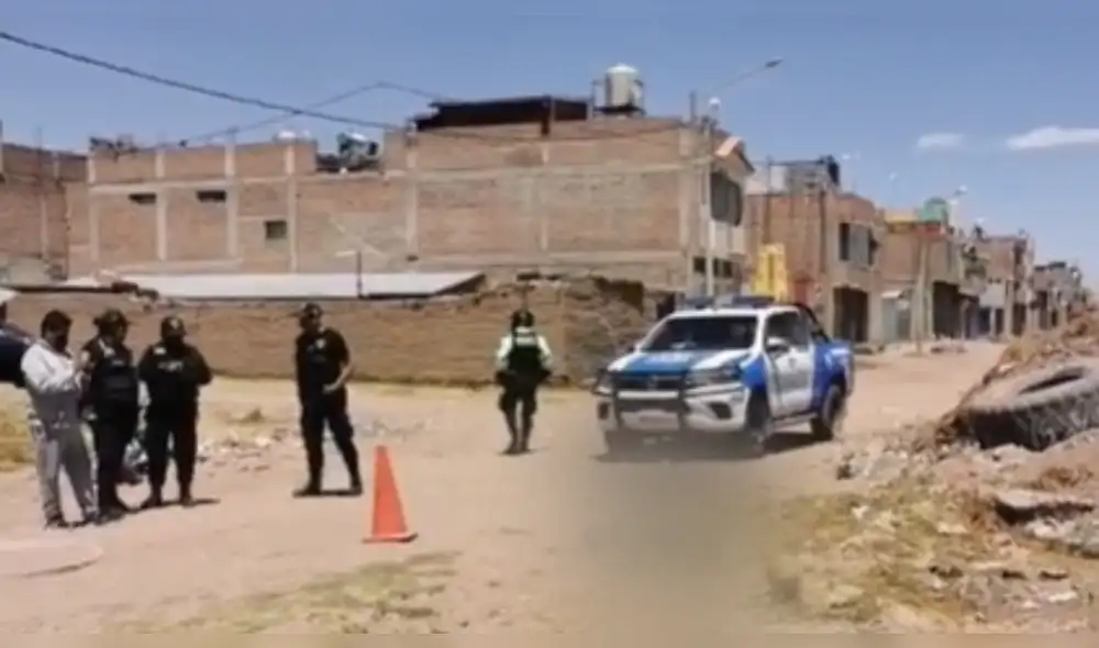 Personal de Seguridad Ciudadana a ala espera de las autoridades para realizar el levantamiento del cadáver. Foto: Captura de video/Fama Tv