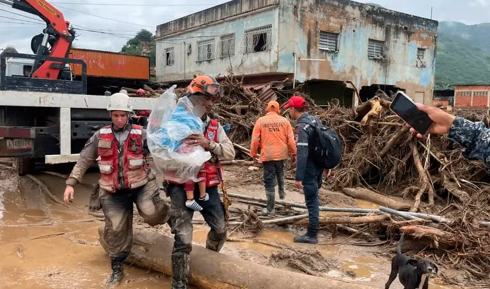 Los organismos de seguridad se encuentra desplegada en la localidad de Tejerías para continuar con la búsqueda de las personas desaparecidas y otras que siguen tapiadas. Foto: Twitter / @NicolasMaduro