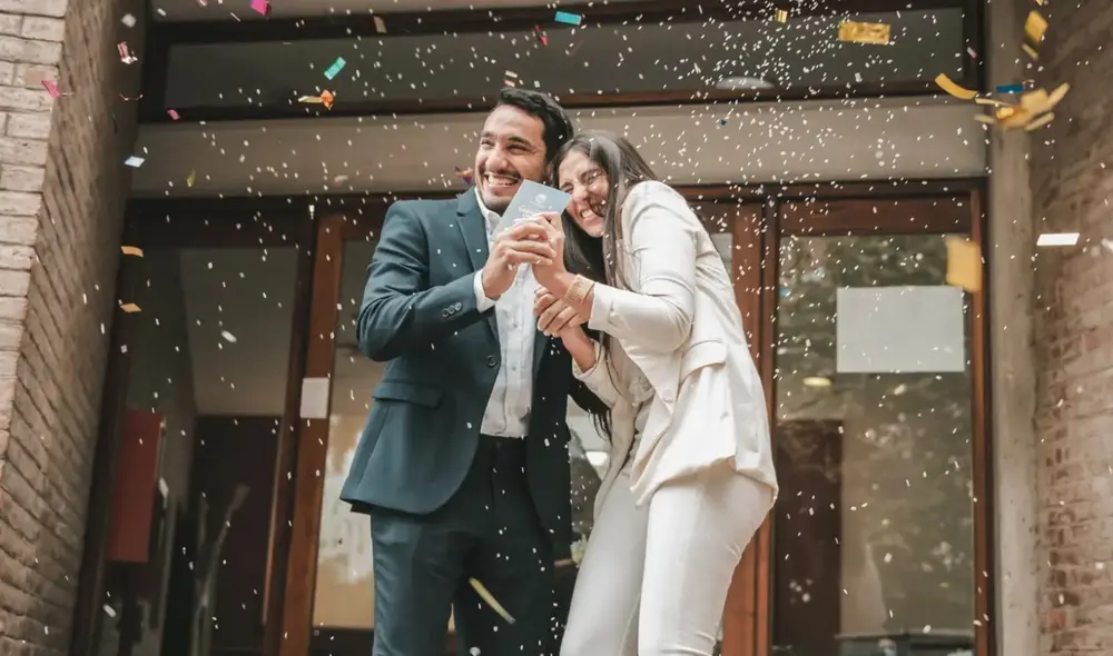 Hipotética pareja de primos recién casados. Si ambos portan algún tipo de virus genético, el descendiente lo padecerá. En cambio, si es solo uno de ellos, podrá desarrollarse. Foto: referencial/Lightbox producciones Hipotética pareja de primos recién casados. Si ambos portan algún tipo de virus genético, el descendiente lo padecerá. En cambio, si es solo uno de ellos, podrá desarrollarse. Foto: referencial/Lightbox producciones