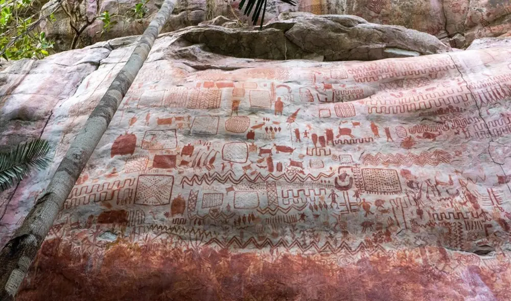 Estas rocas en la Serranía La Lindosa contienen dibujos que datan de la última Edad de Hielo en la Tierra. Foto: Marie-Claire Thomas / Wild Blue Media
