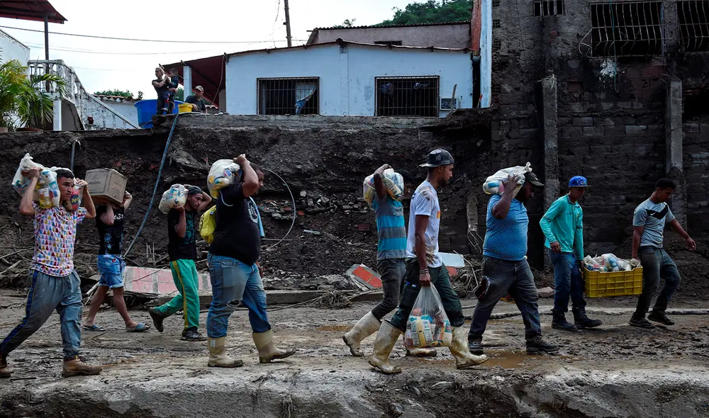 En la localidad de Tejerías continúa la búsqueda de las personas desaparecidas. Foto: AFP En la localidad de Tejerías continúa la búsqueda de las personas desaparecidas. Foto: AFP