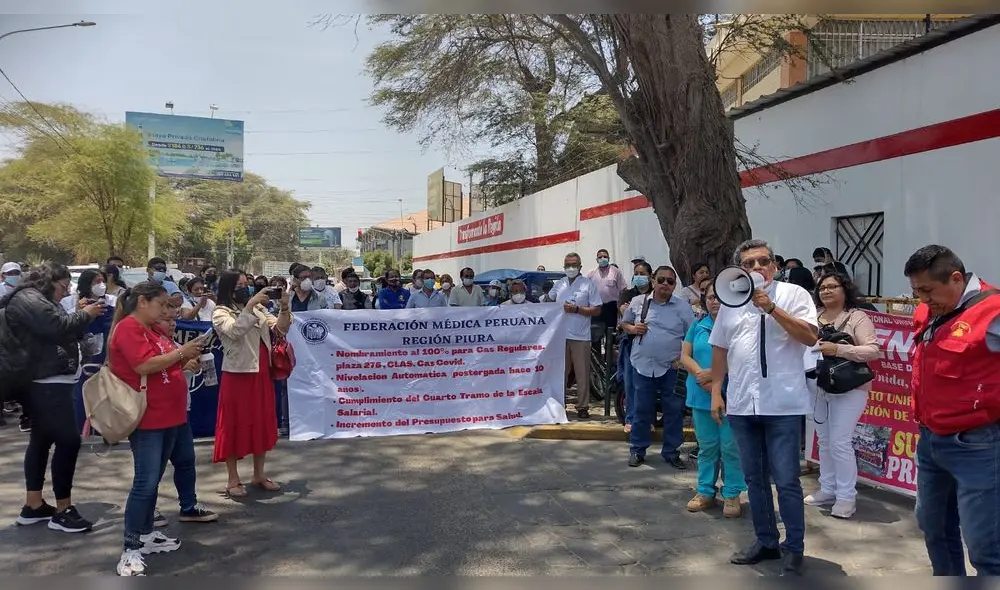 Diversas organizaciones participaron en plantón frente al gobierno regional de Piura. Foto: Federación Medica de Piura