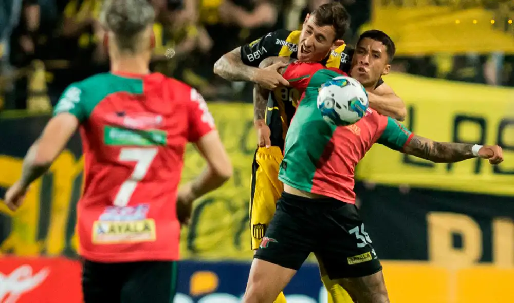 Boston River empezó ganando, el Mirasol consiguió el empate parcial, pero un penal al final le dio el triunfo a los rojiverdes. Foto: Peñarol Boston River empezó ganando, el Mirasol consiguió el empate parcial, pero un penal al final le dio el triunfo a los rojiverdes. Foto: Peñarol