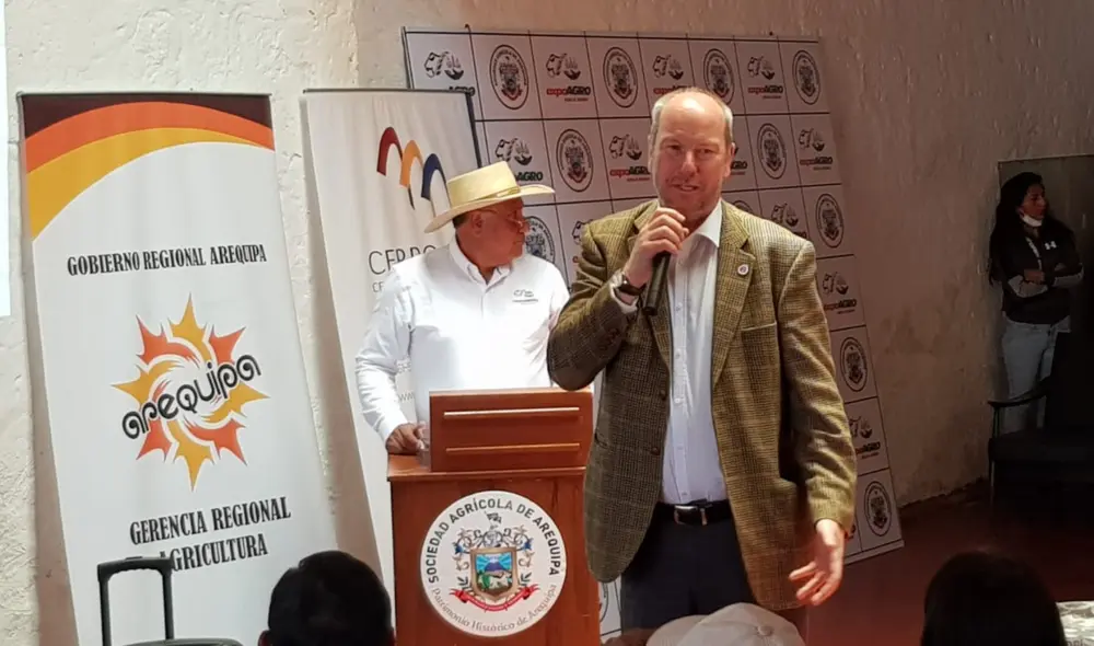 Gerente de campo de Leche Gloria, Dieter Uslar. Foto: Wilder Pari/La República Gerente de campo de Leche Gloria, Dieter Uslar. Foto: Wilder Pari/La República