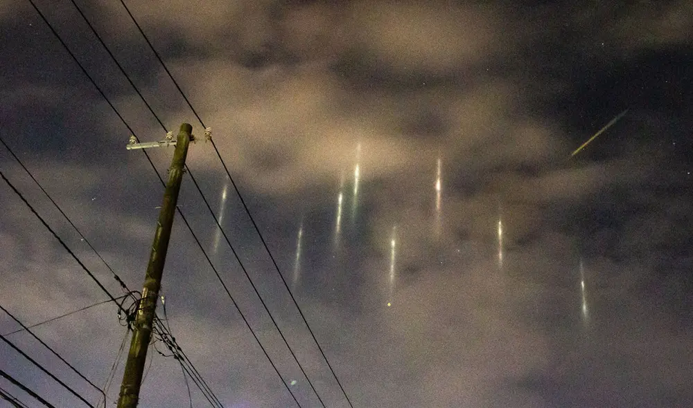 Pilares de luz captados en Hakodate, Japón. Foto: Twitter / daigo_hakodate