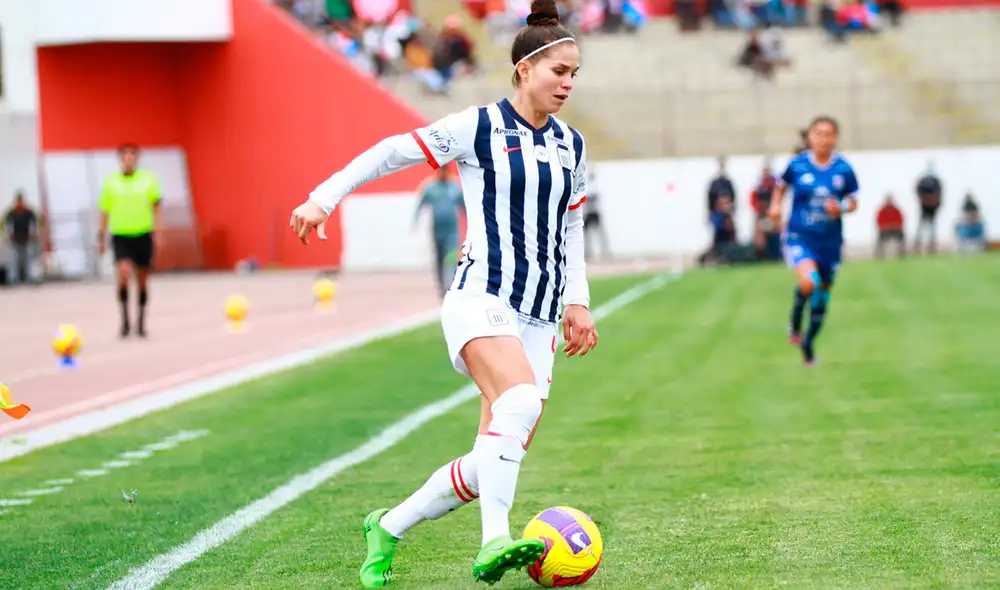 Adriana Lúcar fue la goleadora de Alianza Lima en la Liga Femenina 2022. Foto: GLR Adriana Lúcar fue la goleadora de Alianza Lima en la Liga Femenina 2022. Foto: GLR