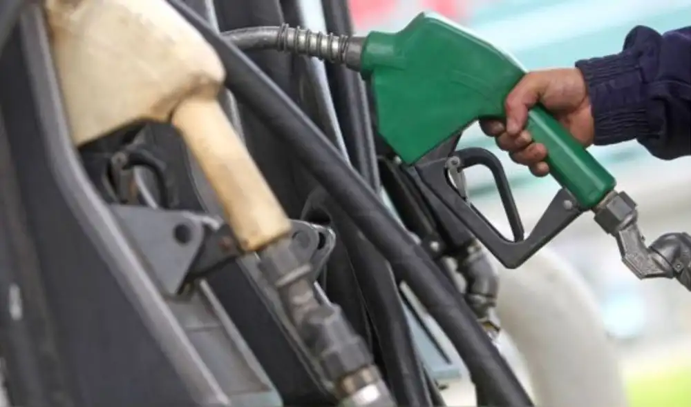 Estas medidas se tomaron después del informe de Osinergmin sobre la poca autonomía de combustibles, entre 1 y 5 días, en las Plantas de Abastecimiento. Foto: Andina Estas medidas se tomaron después del informe de Osinergmin sobre la poca autonomía de combustibles, entre 1 y 5 días, en las Plantas de Abastecimiento. Foto: Andina