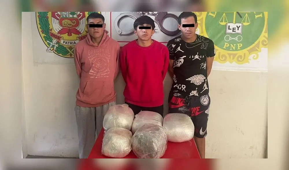 Los policías encontraron 5 paquetes forrados con plástico con marihuana. Foto: PNP