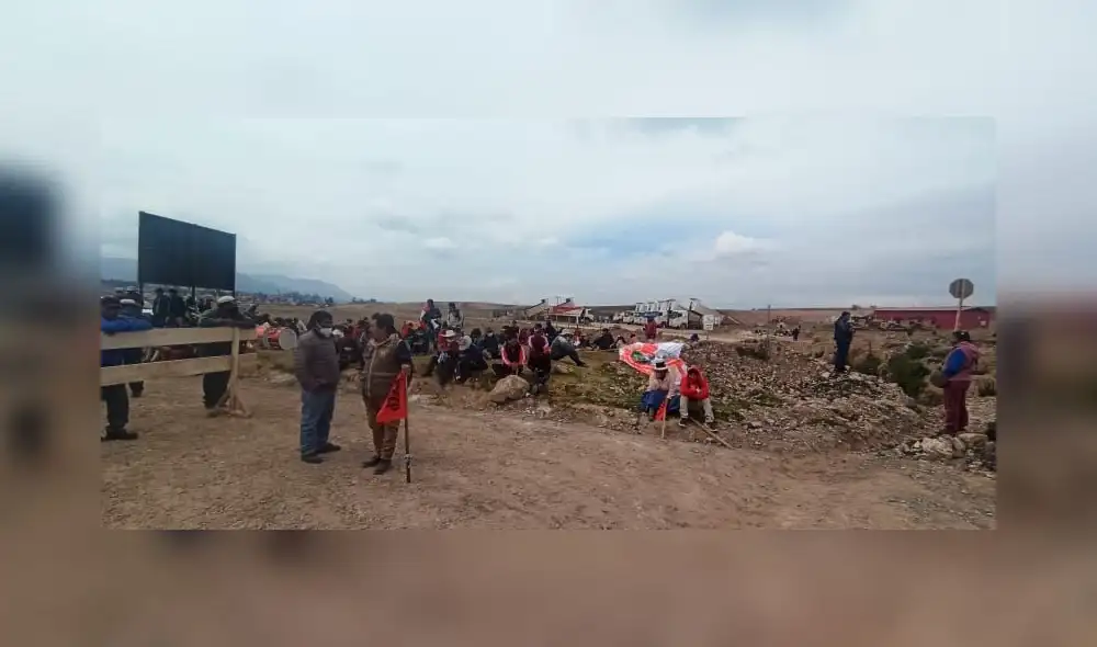 Protesta en el Aeropuerto Internacional de Chinchero. Foto: La República Protesta en el Aeropuerto Internacional de Chinchero. Foto: La República