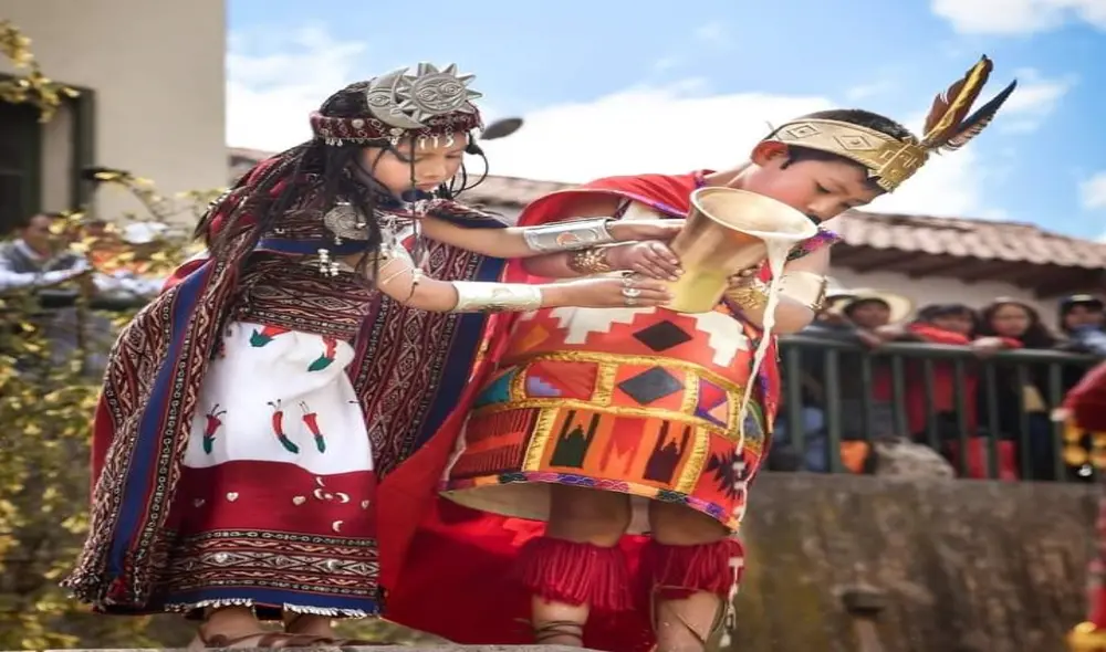 Pequeños niños mostrando su escenificación años atrás. Foto: Jardín 88 Pequeños niños mostrando su escenificación años atrás. Foto: Jardín 88