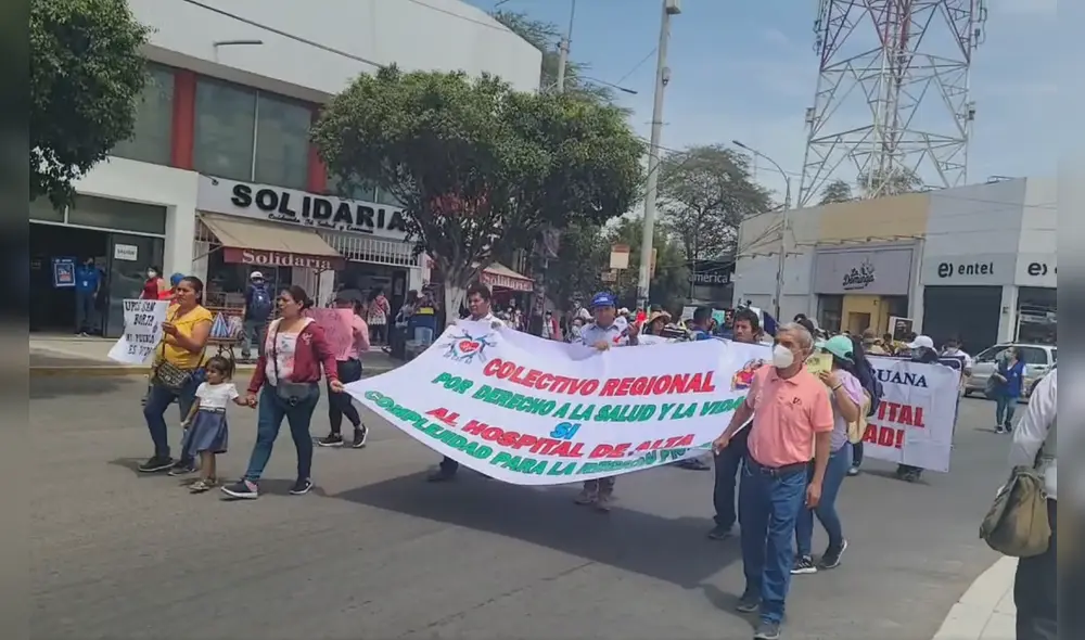 Colectivos y dirigentes salieron a marchar por presupuesto para proyecto. Foto: captura de video La Hora