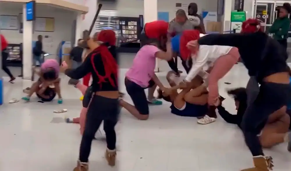 "Nunca hemos tenido un incidente que involucre a 20 personas en una pelea dentro de una tienda por departamentos”, expresó la autoridad. Foto: Composición LR/Captura de video/NewYorkPost.