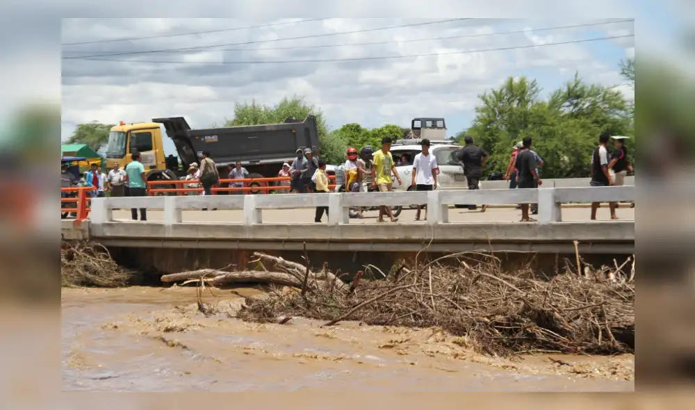 El desborde del río La Leche ocasiona daños en la población. Foto: La República El desborde del río La Leche ocasiona daños en la población. Foto: La República