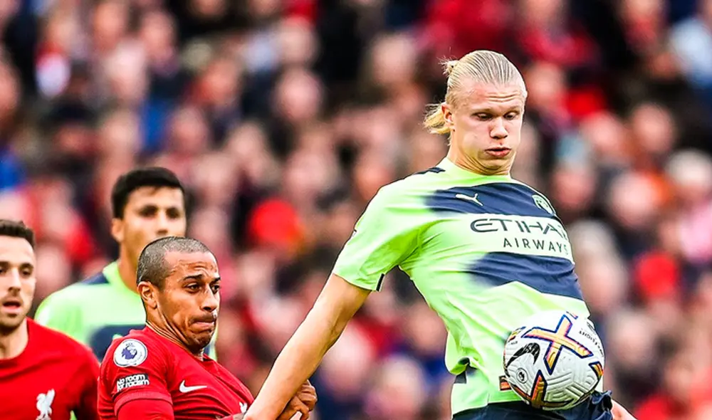 Alcántara y Haaland disputaron el esférico. Foto: Twitter Alcántara y Haaland disputaron el esférico. Foto: Twitter