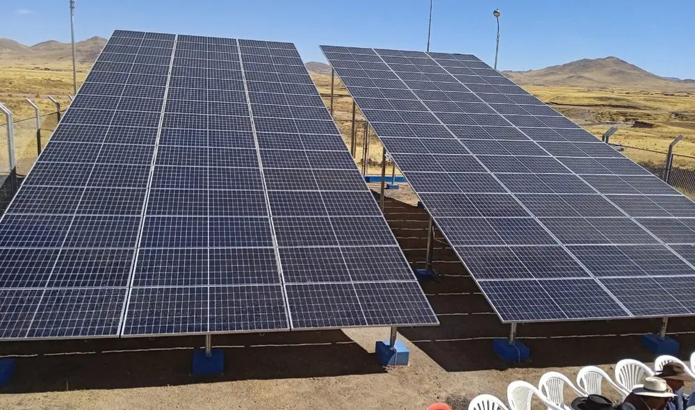 Instalan 96 paneles solares para bombear agua en comunidad de Espinar, Cusco. Foto: MPE
