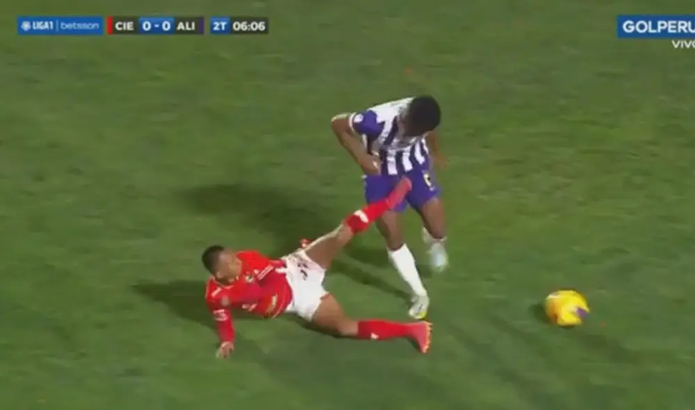 Cienciano quedó con uno menos tras una dura falta a Aldair Rodríguez. Foto: captura GolPerú Cienciano quedó con uno menos tras una dura falta a Aldair Rodríguez. Foto: captura GolPerú