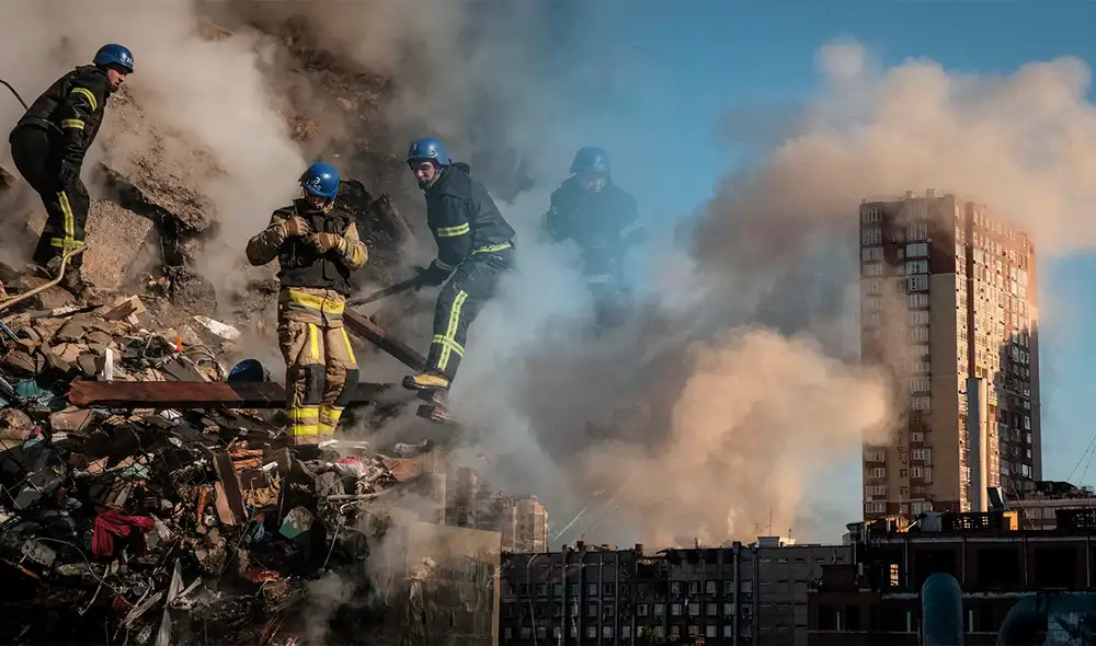 Estados Unidos anunció un nuevo paquete de asistencia militar por 725 millones de dólares. Foto: composición LR/ AFP Estados Unidos anunció un nuevo paquete de asistencia militar por 725 millones de dólares. Foto: composición LR/ AFP